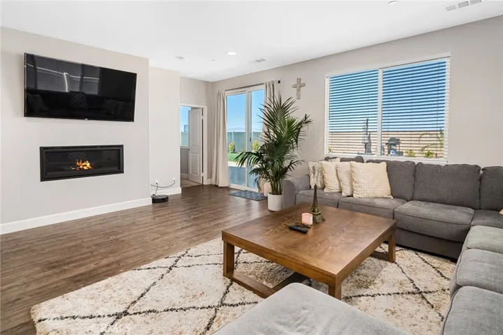 1731 E Avenue H5, Lancaster, California 93535