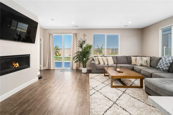 1731 E Avenue H5, Lancaster, California 93535