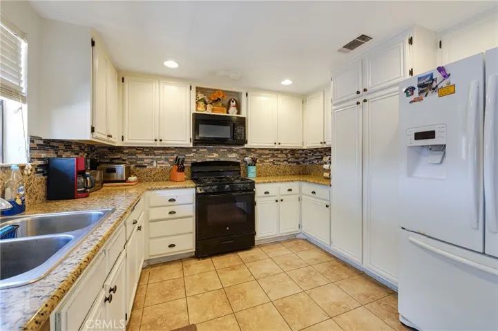246 White Oak Road, Lake Elsinore, California 92530
