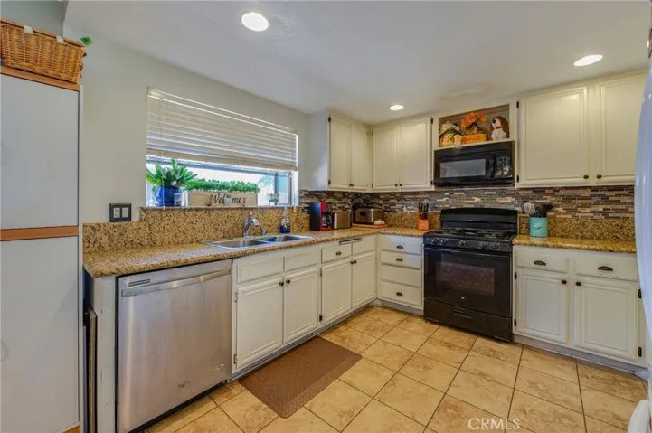 246 White Oak Road, Lake Elsinore, California 92530