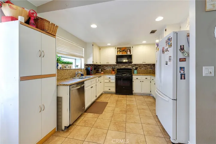 246 White Oak Road, Lake Elsinore, California 92530