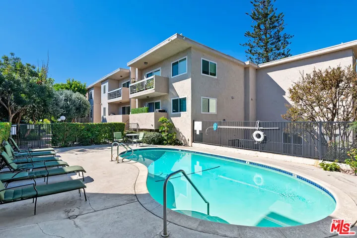 5055 Coldwater Canyon Avenue 102, Sherman Oaks, California 91423