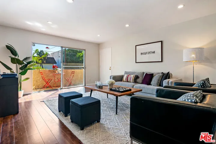 5055 Coldwater Canyon Avenue 102, Sherman Oaks, California 91423
