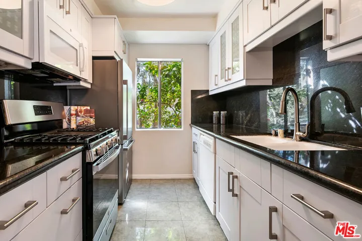 5055 Coldwater Canyon Avenue 102, Sherman Oaks, California 91423