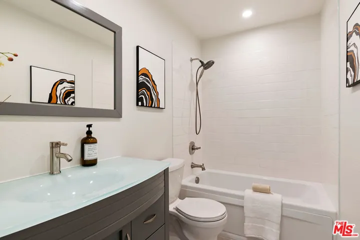 5055 Coldwater Canyon Avenue 102, Sherman Oaks, California 91423