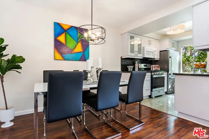 5055 Coldwater Canyon Avenue 102, Sherman Oaks, California 91423