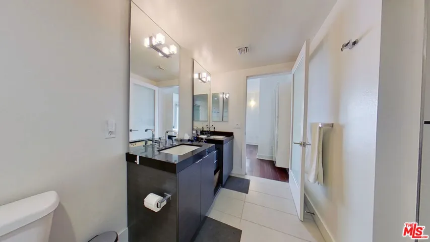 600 S Ridgeley Drive 301, Los Angeles, California 90036