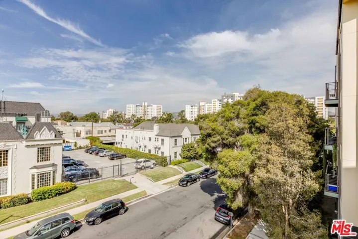 600 S Ridgeley Drive 301, Los Angeles, California 90036