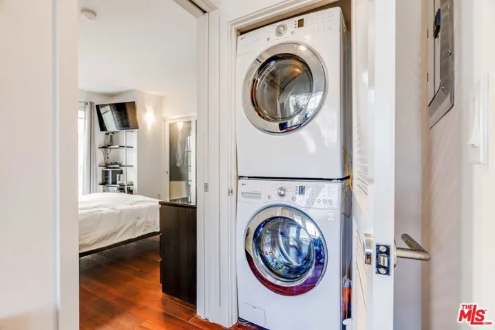 600 S Ridgeley Drive 301, Los Angeles, California 90036
