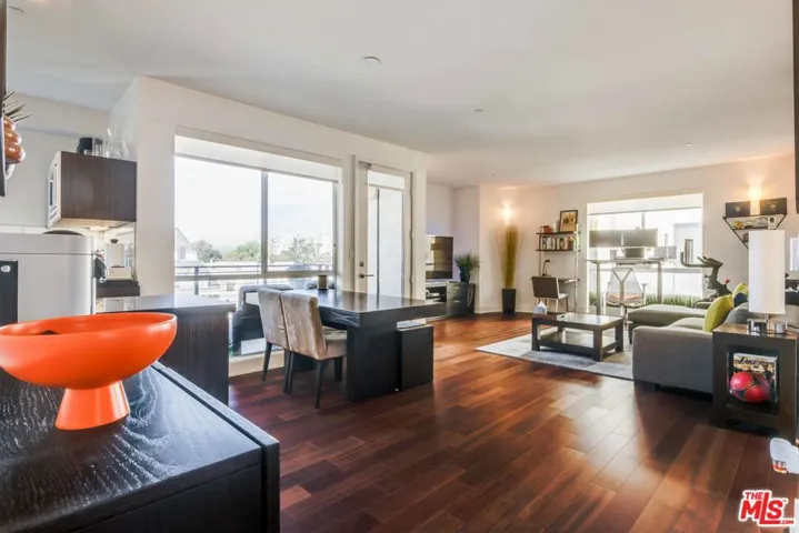 600 S Ridgeley Drive 301, Los Angeles, California 90036