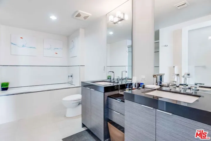 600 S Ridgeley Drive 301, Los Angeles, California 90036