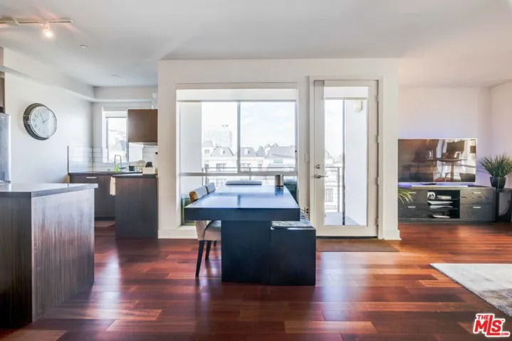 600 S Ridgeley Drive 301, Los Angeles, California 90036