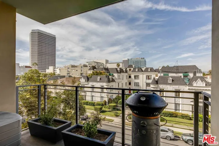 600 S Ridgeley Drive 301, Los Angeles, California 90036
