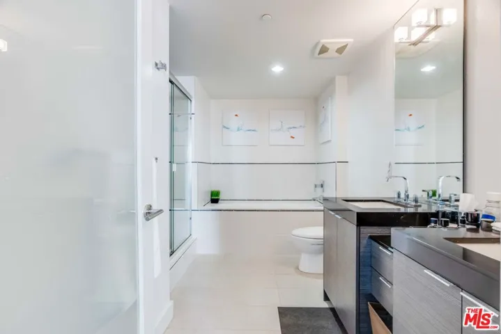 600 S Ridgeley Drive 301, Los Angeles, California 90036