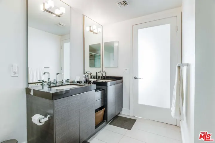 600 S Ridgeley Drive 301, Los Angeles, California 90036