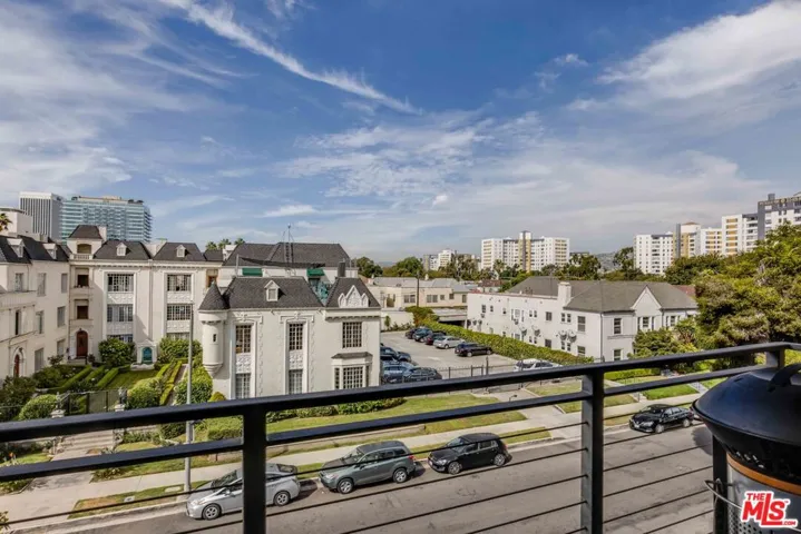 600 S Ridgeley Drive 301, Los Angeles, California 90036