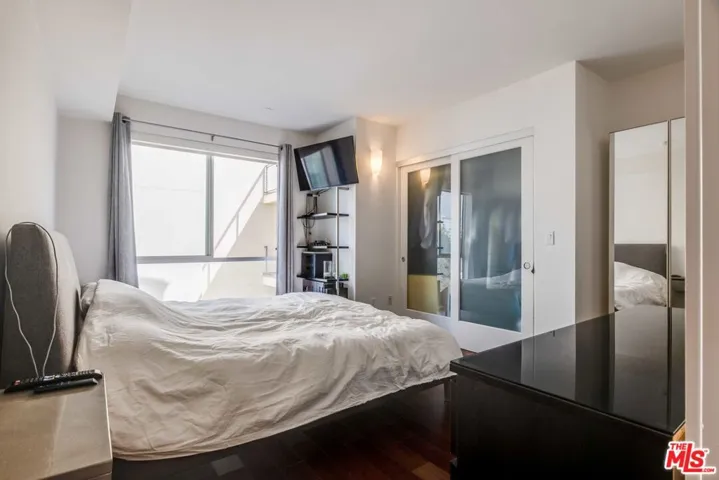 600 S Ridgeley Drive 301, Los Angeles, California 90036