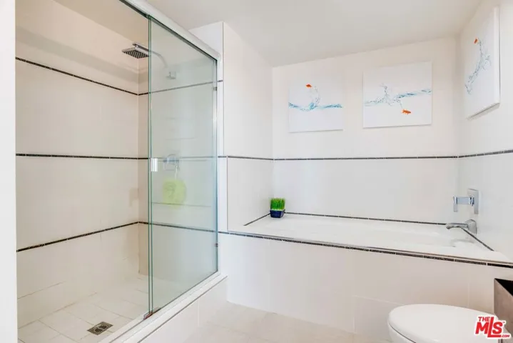 600 S Ridgeley Drive 301, Los Angeles, California 90036
