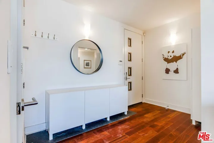 600 S Ridgeley Drive 301, Los Angeles, California 90036