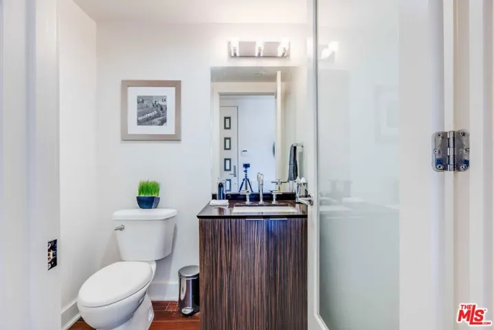 600 S Ridgeley Drive 301, Los Angeles, California 90036