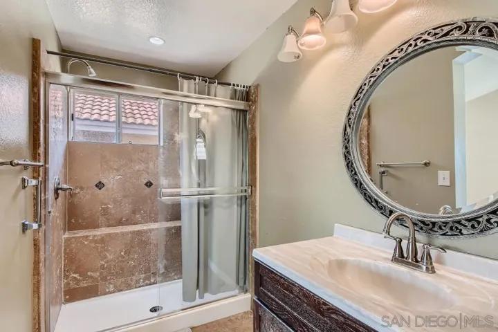 12137 Via Hacienda, El Cajon, California 92019