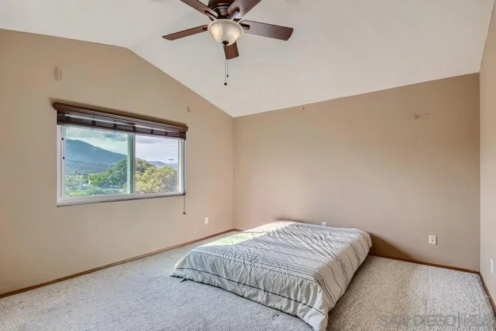 12137 Via Hacienda, El Cajon, California 92019