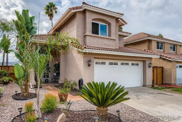 12137 Via Hacienda, El Cajon, California 92019