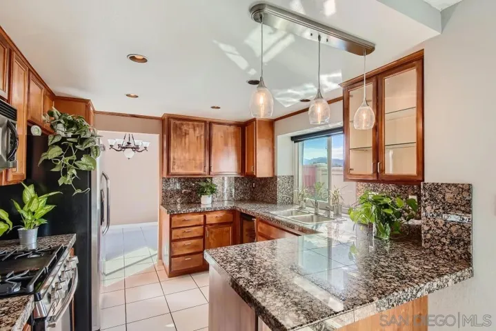 12137 Via Hacienda, El Cajon, California 92019