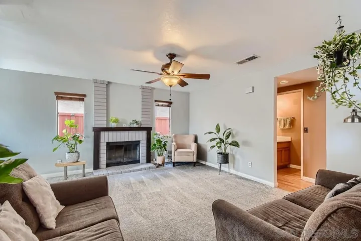 12137 Via Hacienda, El Cajon, California 92019