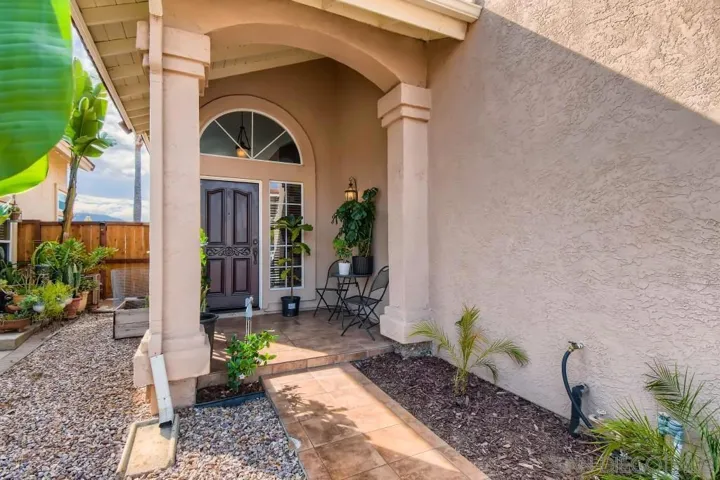 12137 Via Hacienda, El Cajon, California 92019
