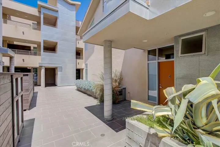 11815 Laurelwood Drive 5, Studio City, California 91604