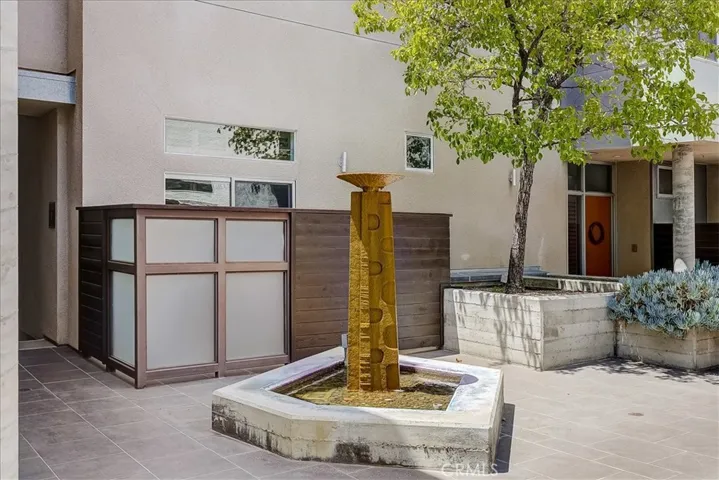 11815 Laurelwood Drive 5, Studio City, California 91604