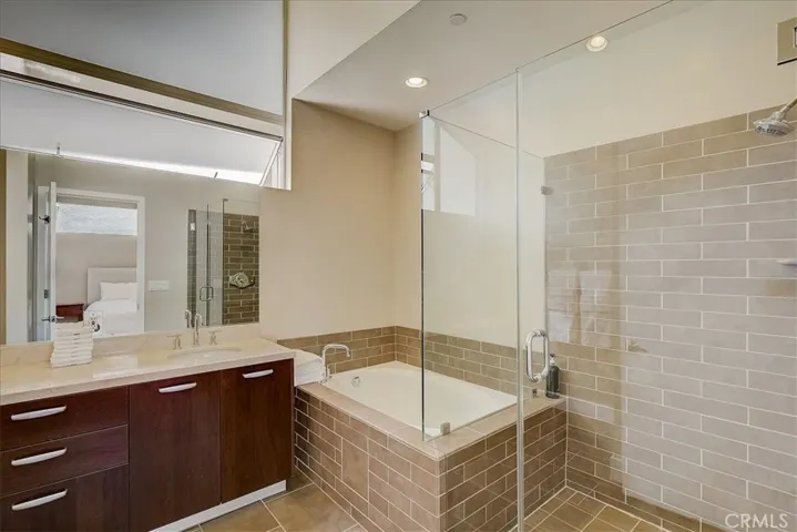11815 Laurelwood Drive 5, Studio City, California 91604
