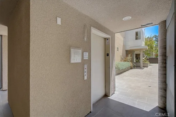 11815 Laurelwood Drive 5, Studio City, California 91604