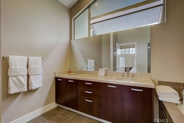 11815 Laurelwood Drive 5, Studio City, California 91604