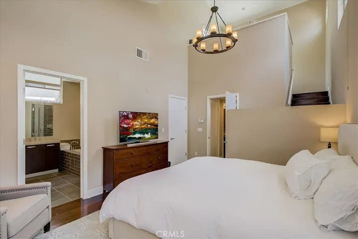11815 Laurelwood Drive 5, Studio City, California 91604
