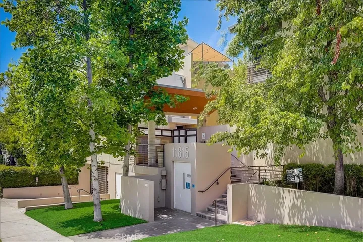 11815 Laurelwood Drive 5, Studio City, California 91604