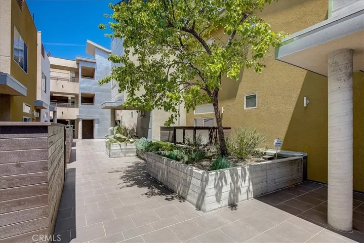 11815 Laurelwood Drive 5, Studio City, California 91604