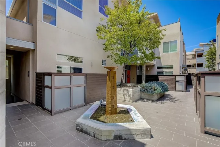 11815 Laurelwood Drive 5, Studio City, California 91604