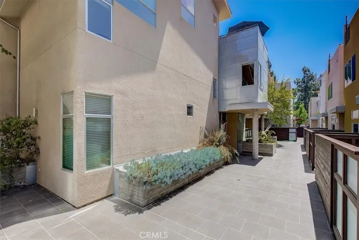 11815 Laurelwood Drive 5, Studio City, California 91604