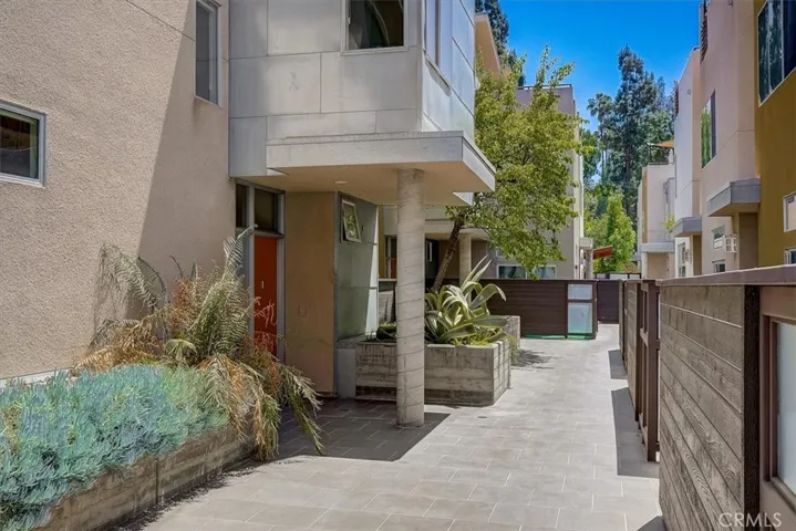 11815 Laurelwood Drive 5, Studio City, California 91604
