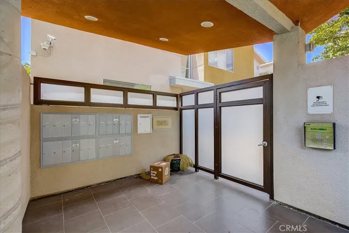 11815 Laurelwood Drive 5, Studio City, California 91604