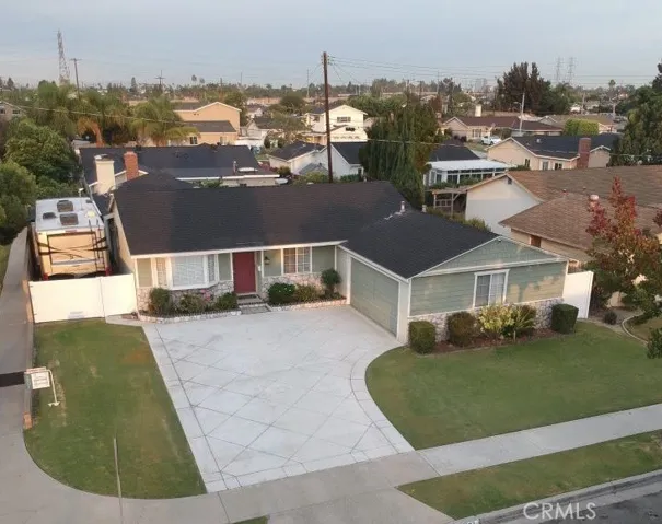 Corner lot, RV parking, Curb appeal galore