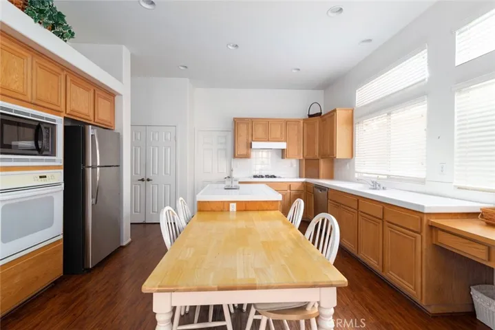 1999 Pecan Tree Street, Hemet, California 92545