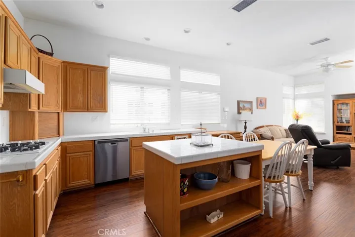 1999 Pecan Tree Street, Hemet, California 92545