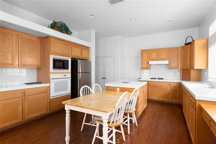 1999 Pecan Tree Street, Hemet, California 92545