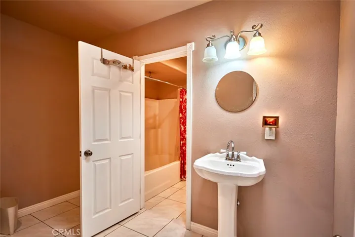 13060 Algonquin Road, Apple Valley, California 92308