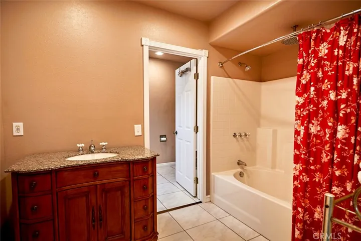 13060 Algonquin Road, Apple Valley, California 92308