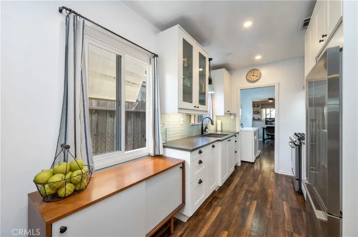 1307 W Chandler Boulevard, Burbank, California 91506