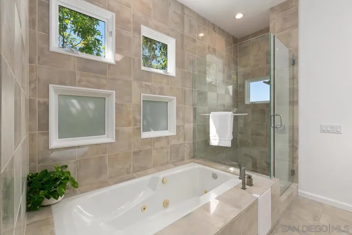 7784 Lookout Drive, La Jolla, California 92037